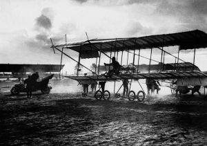 Старт аэроплана «Фарман» на Коломяжском ипподроме. Карл Булла. 1910 